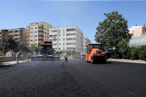 Mardin Büyükşehir Belediyesi Artuklu İlçesinde Asfalt Çalışmalarını Sürdürüyor